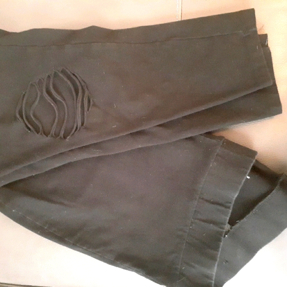 Ripped knee leggings